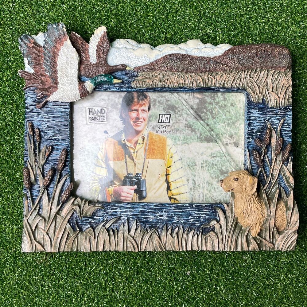 Figi Photo Frame Hunting Dog Seascape Ceramic Free Standing Hand Painted 4" x 6"